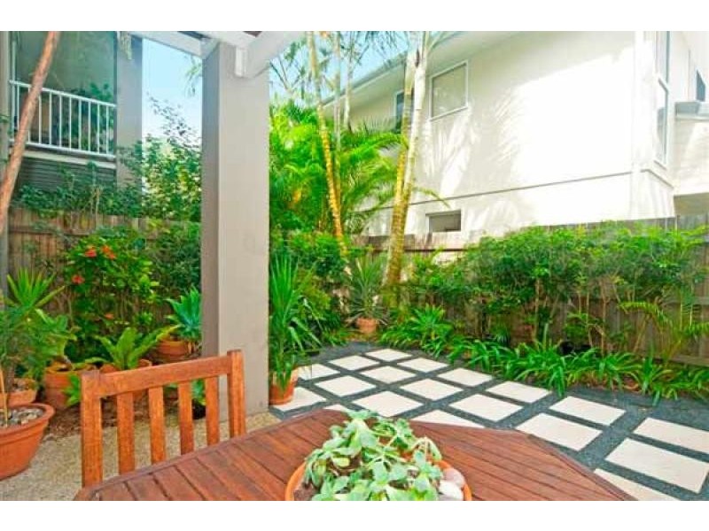 2/18 Lake Weyba Drive, Noosaville QLD 4566