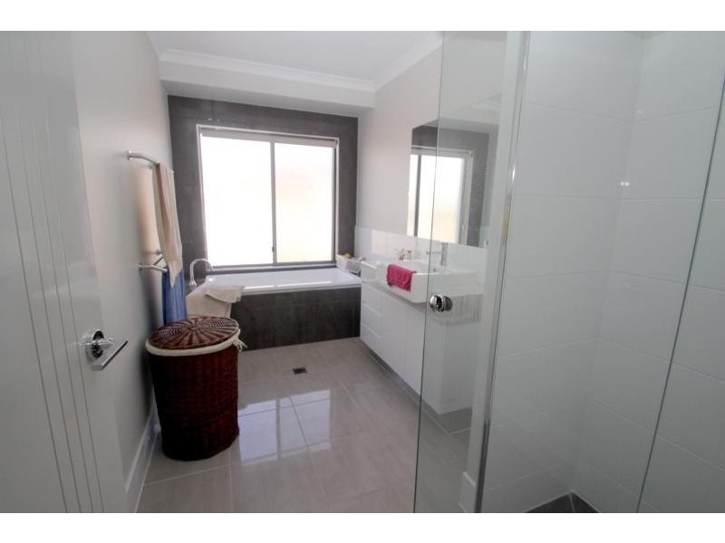 16 Attenuatta Place, Noosaville QLD 4566