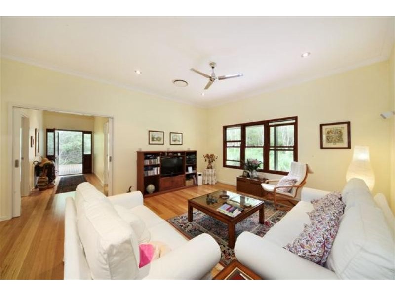 8 Campbells Road, Cootharaba QLD 4565