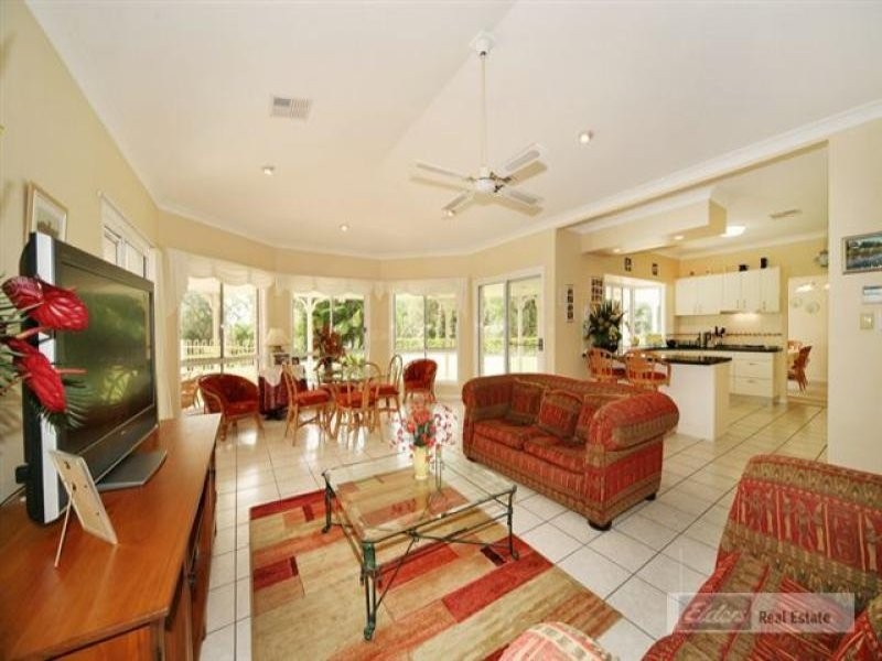 6 Illoura Place, Cooroibah QLD 4565