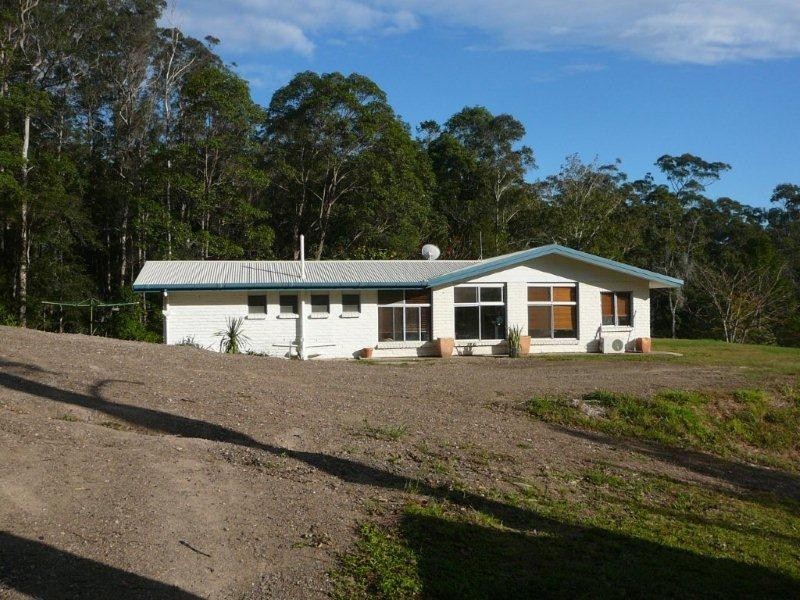 37 Gwandalan Road, Lake Macdonald QLD 4563