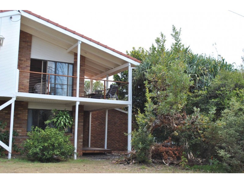 6 Ross Crescent, Sunshine Beach QLD 4567