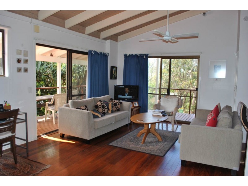 6 Ross Crescent, Sunshine Beach QLD 4567