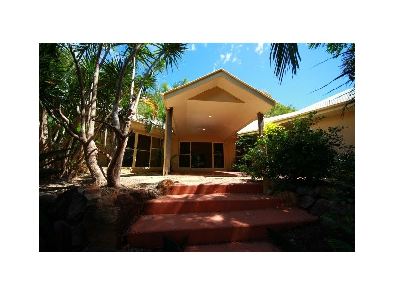 2 Captains Court, Sunrise Beach QLD 4567