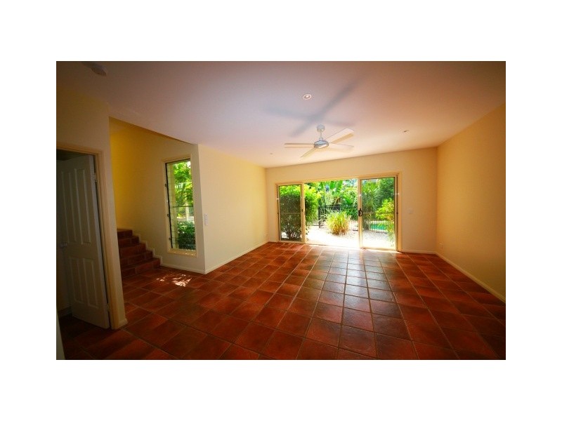 2 Captains Court, Sunrise Beach QLD 4567