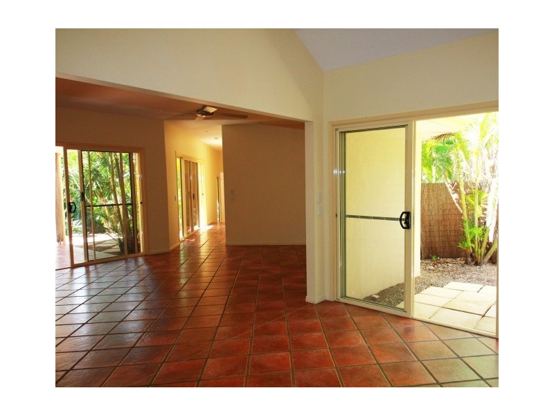 2 Captains Court, Sunrise Beach QLD 4567