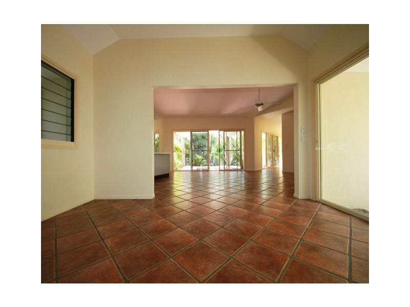 2 Captains Court, Sunrise Beach QLD 4567