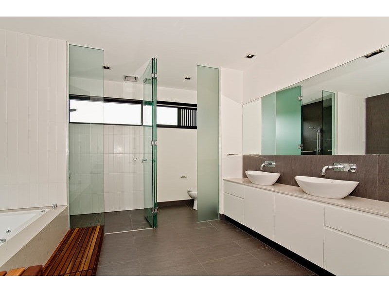 2 Wild Apple Court, Noosa Heads QLD 4567