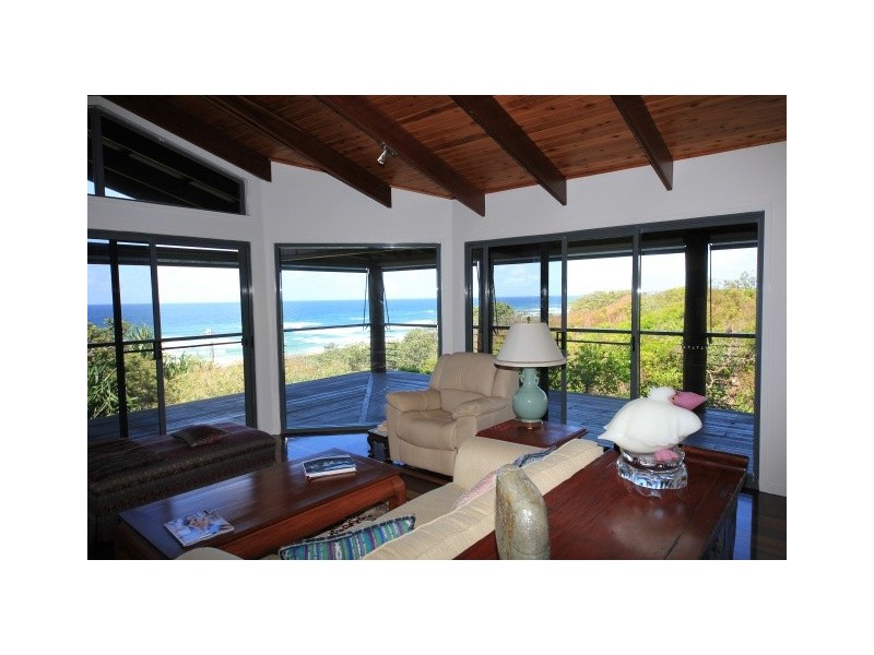 14 Crusoe Court, Castaways Beach QLD 4567