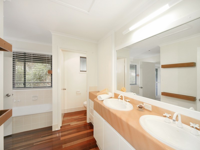 14 Crusoe Court, Castaways Beach QLD 4567