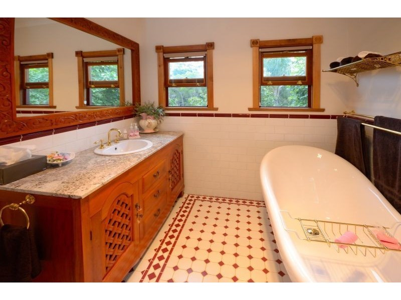 10 Flooded Gum Place, Black Mountain QLD 4563