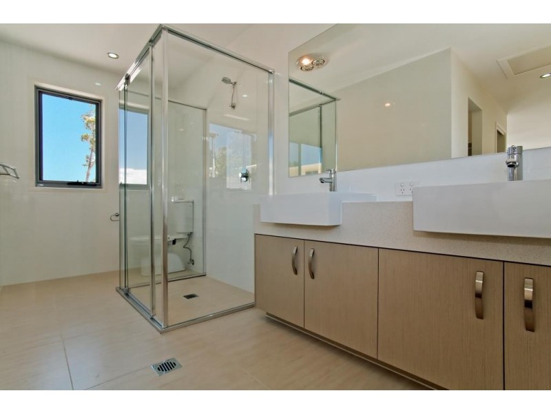 18 Berrima Row, Noosa Heads QLD 4567