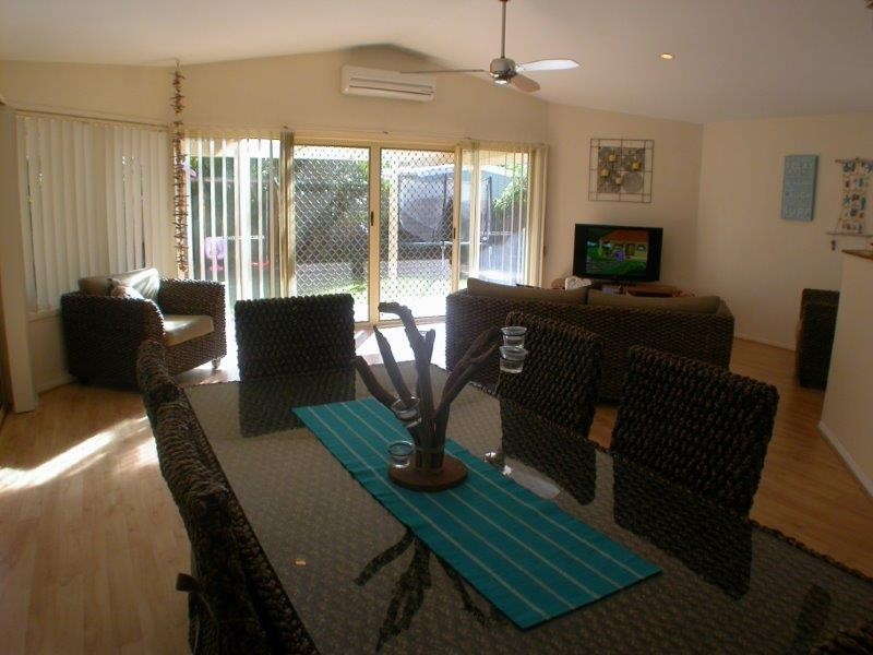 8 Cooba Place, Noosaville QLD 4566