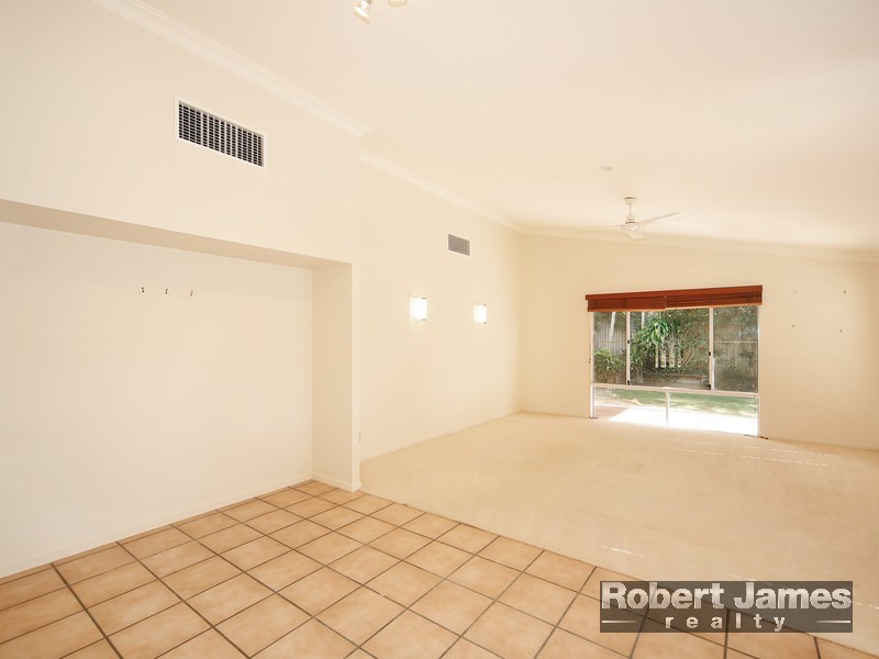 6 Voyagers Place, Sunrise Beach QLD 4567
