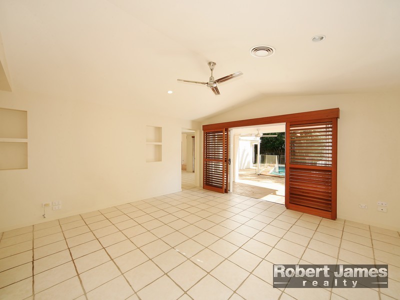6 Voyagers Place, Sunrise Beach QLD 4567