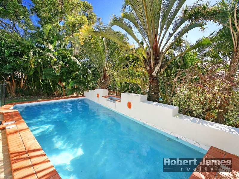 6 Voyagers Place, Sunrise Beach QLD 4567