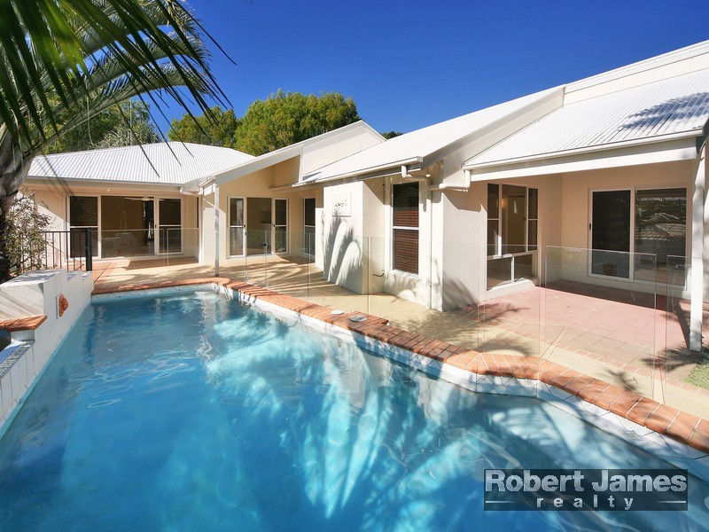 6 Voyagers Place, Sunrise Beach QLD 4567
