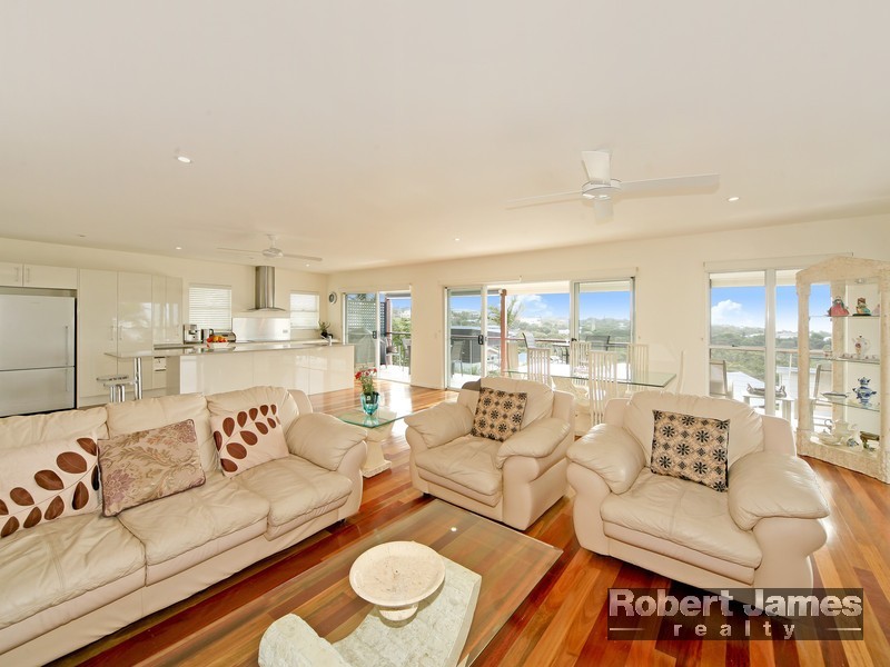 16 Southern Cross Parade, Sunrise Beach QLD 4567