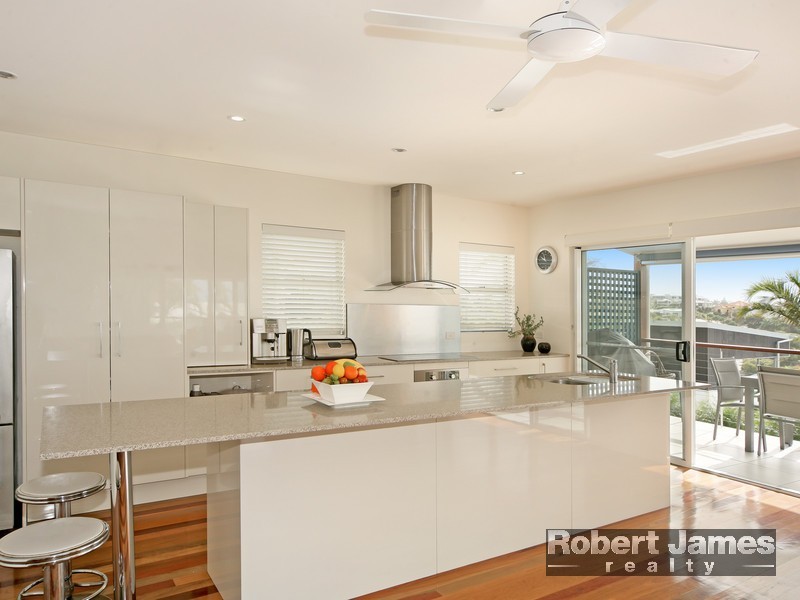 16 Southern Cross Parade, Sunrise Beach QLD 4567