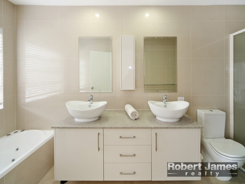 16 Southern Cross Parade, Sunrise Beach QLD 4567