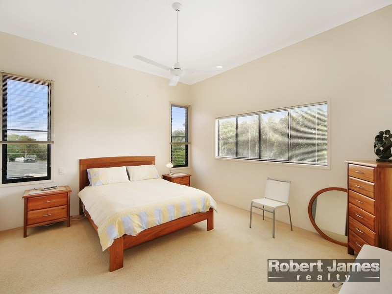 1/64 Southern Cross Parade, Sunrise Beach QLD 4567