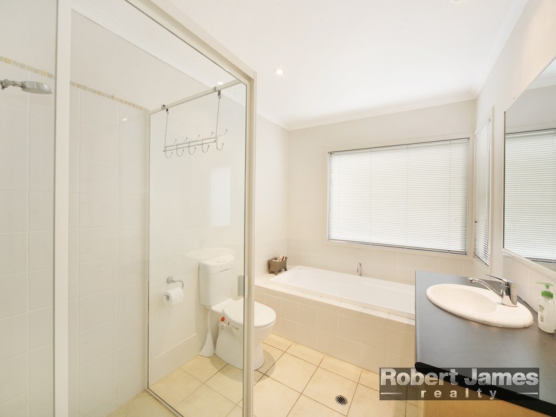 1/64 Southern Cross Parade, Sunrise Beach QLD 4567