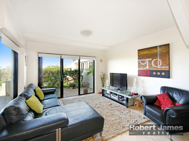 9/2 Orealla Crescent, Sunrise Beach QLD 4567