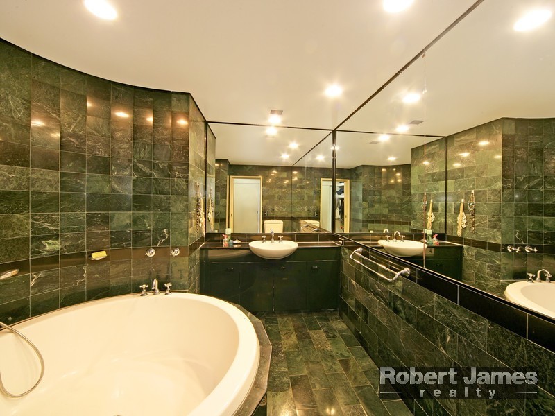 9/2 Orealla Crescent, Sunrise Beach QLD 4567