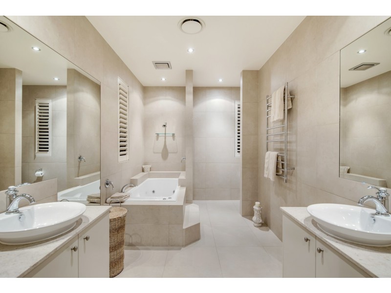 540/61 Noosa Springs Drive, Noosa Heads QLD 4567