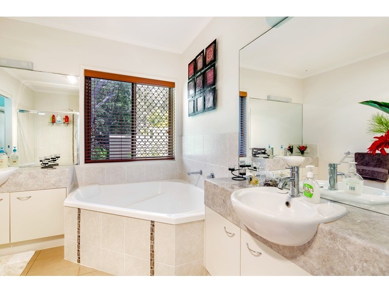 1 Attenuatta Place, Noosaville QLD 4566