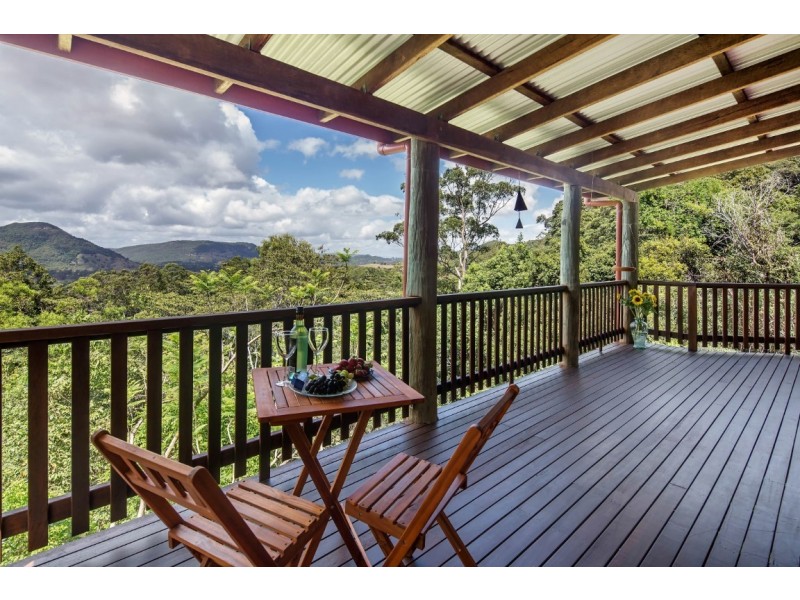 6 Hoop Pine Road, Cooroy QLD 4563