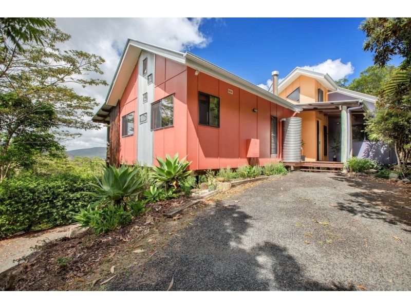 6 Hoop Pine Road, Cooroy QLD 4563