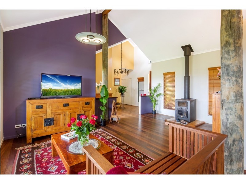 6 Hoop Pine Road, Cooroy QLD 4563