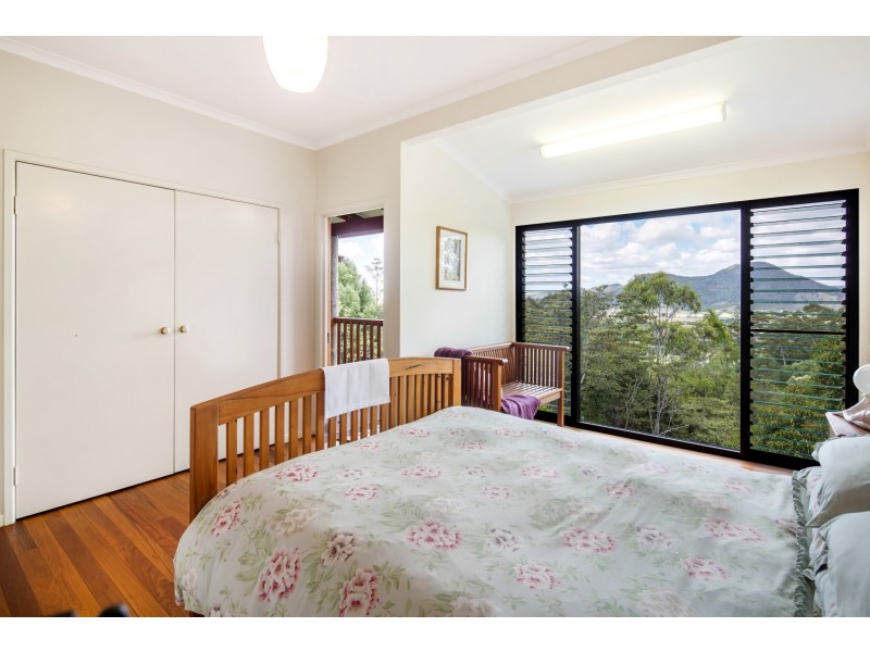 6 Hoop Pine Road, Cooroy QLD 4563