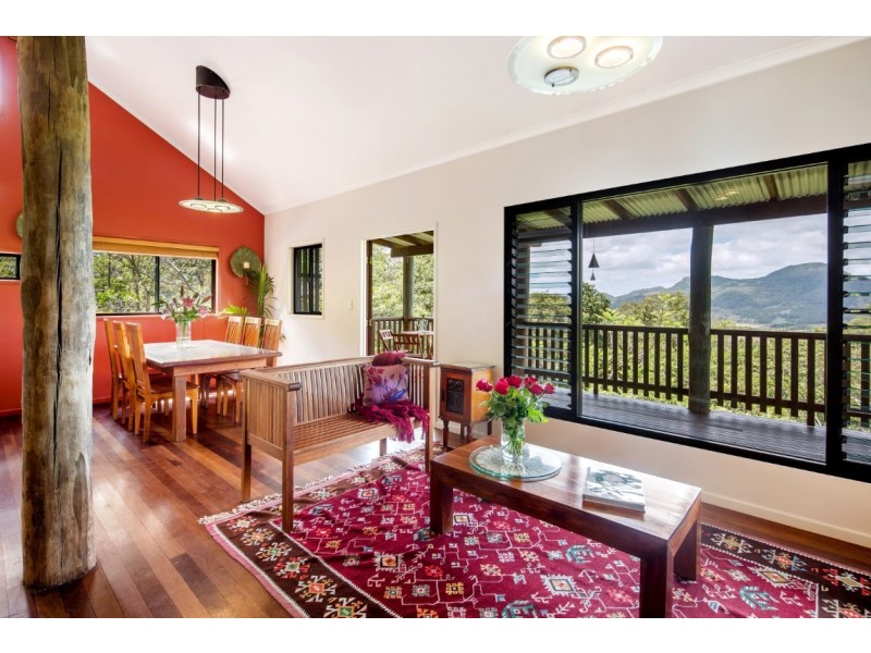 6 Hoop Pine Road, Cooroy QLD 4563