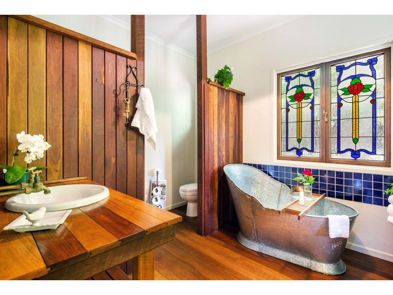 6 Hoop Pine Road, Cooroy QLD 4563