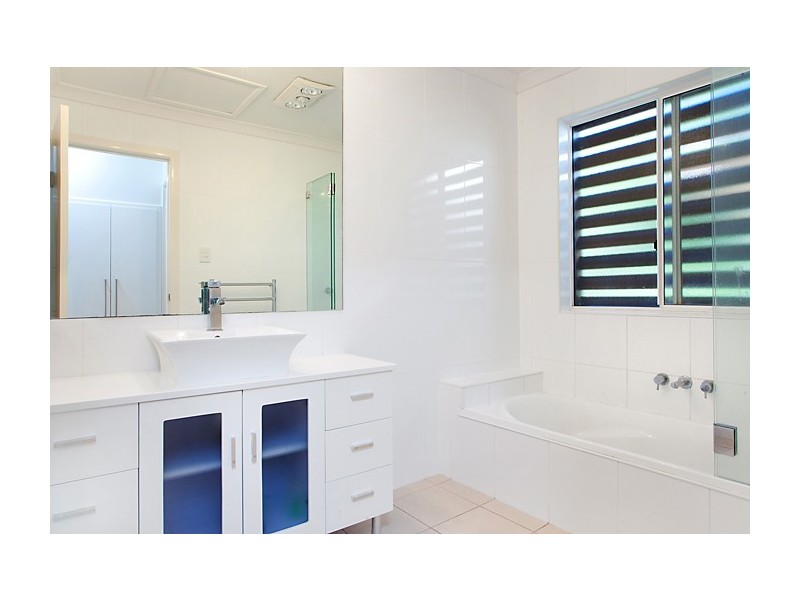 2 Flagship Court, Castaways Beach QLD 4567