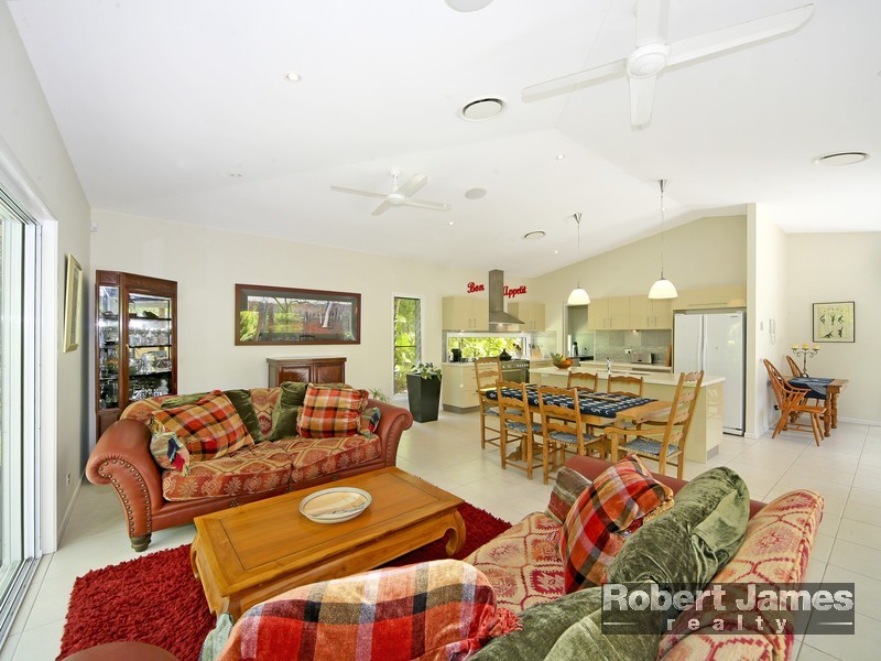 22 Avian Court, Doonan QLD 4562