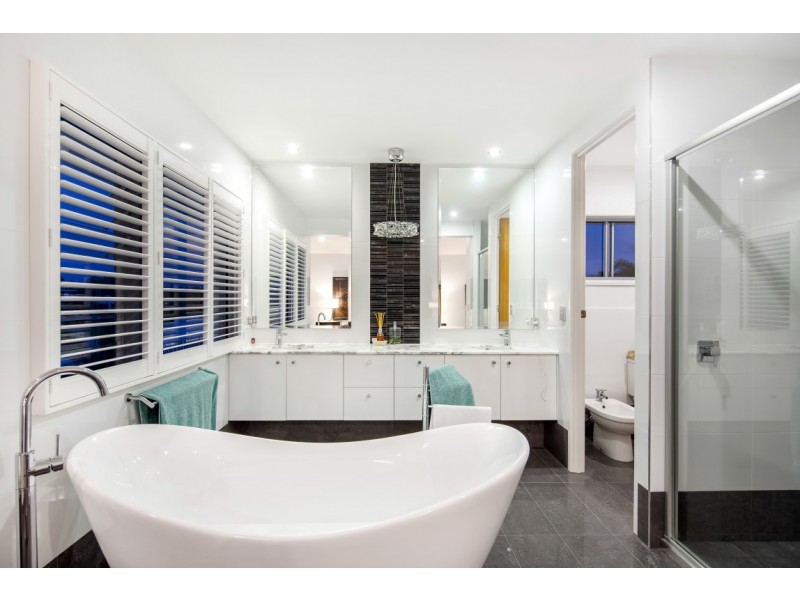 13 Seahorse Place, Noosa Waters QLD 4566