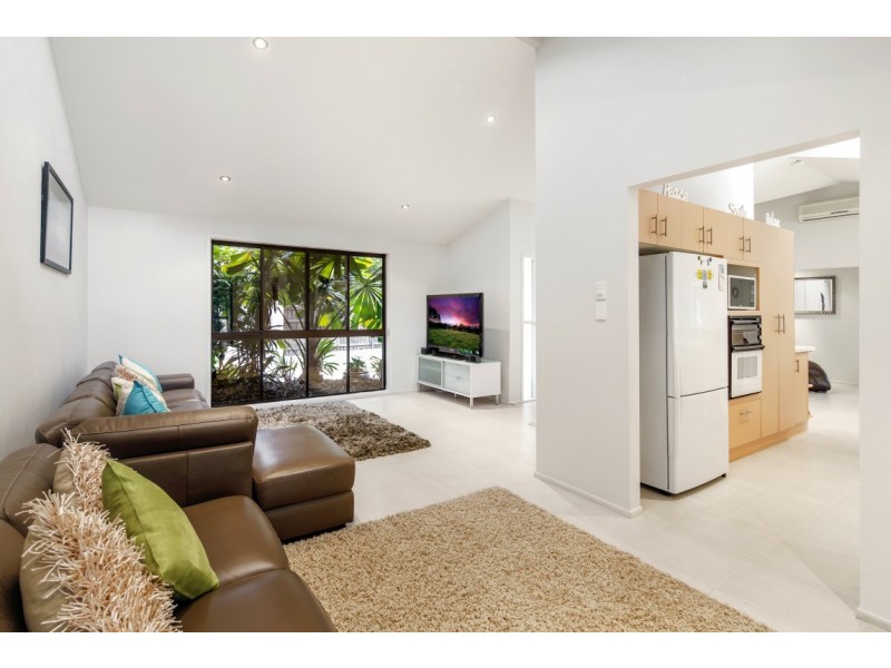 10 Palm Grove Crescent, Tewantin QLD 4565