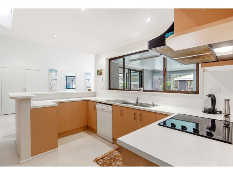 10 Palm Grove Crescent, Tewantin QLD 4565