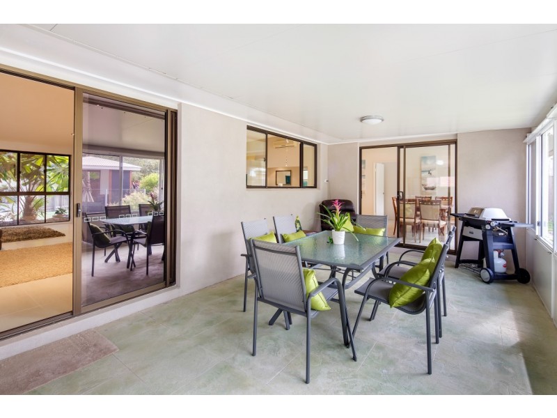 10 Palm Grove Crescent, Tewantin QLD 4565