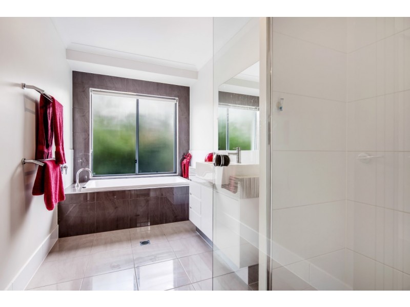 16 Attenuatta Place, Noosaville QLD 4566