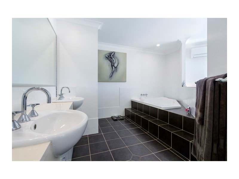 13 Parkwood Place, Peregian Springs QLD 4573