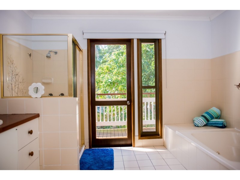 16 Banksia Ave, Noosa Heads QLD 4567