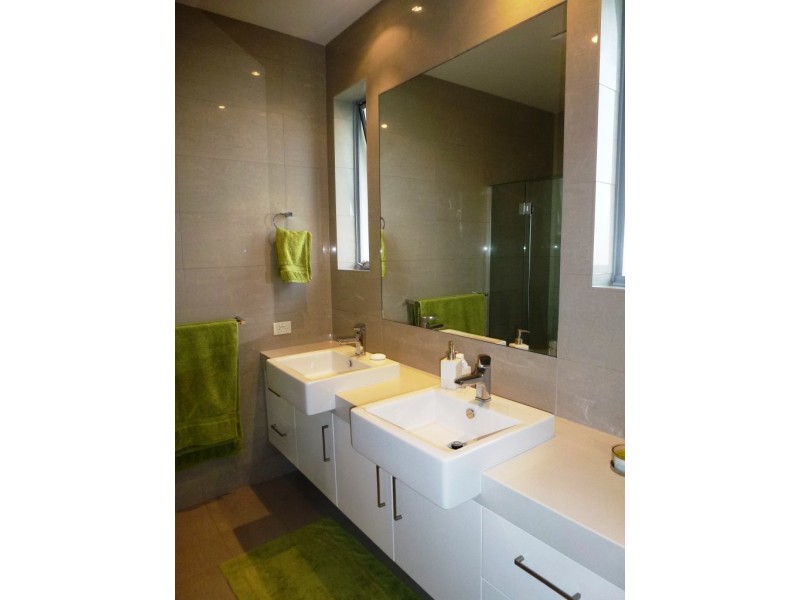 2/181 Gympie Terrace, Noosaville QLD 4566
