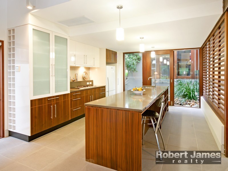 9 Wild Apple Court, Noosa Heads QLD 4567