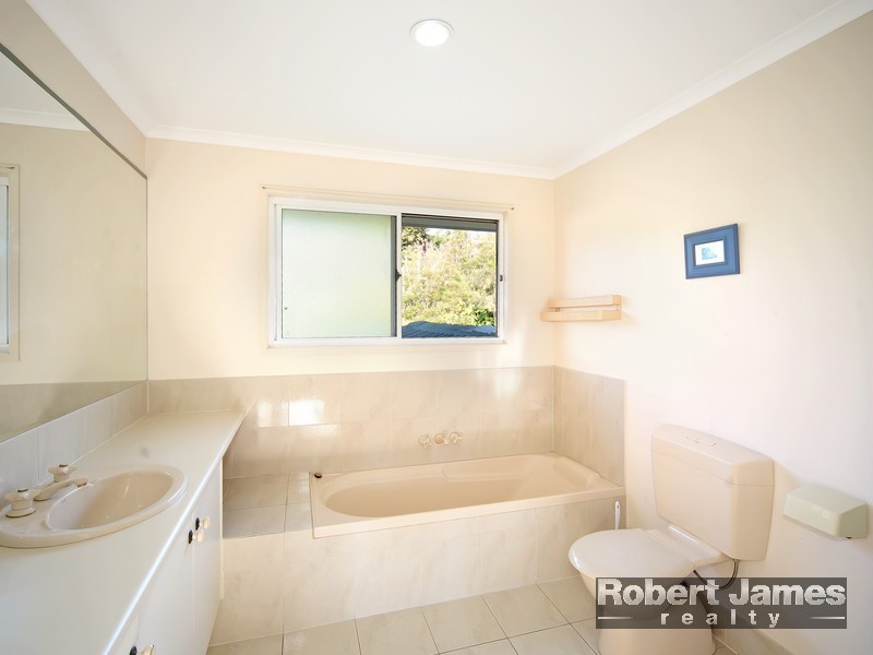 12 Freedom Place, Sunrise Beach QLD 4567