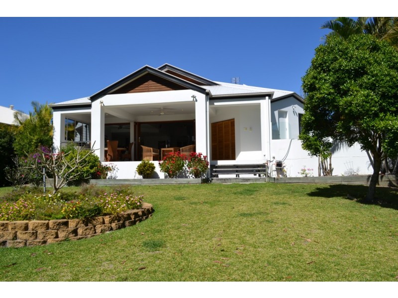 8 Lakeside Drive, Peregian Springs QLD 4573