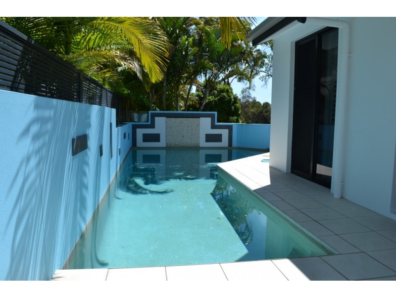 8 Lakeside Drive, Peregian Springs QLD 4573